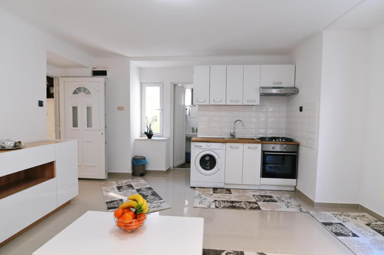Tyson Studio Apartments Kraljevica Exteriör bild